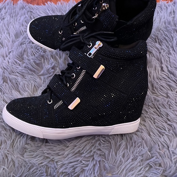 Womens shoes - Picture 2 of 4